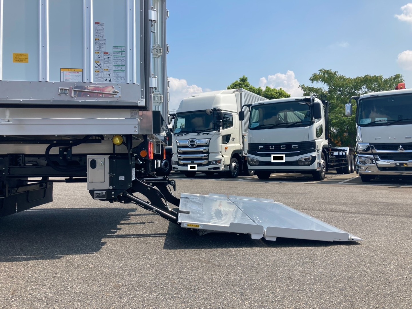 ゲートを降ろして接地させた状態です。|三菱 ファイター 2KG-FK65F(2WD)の写真29