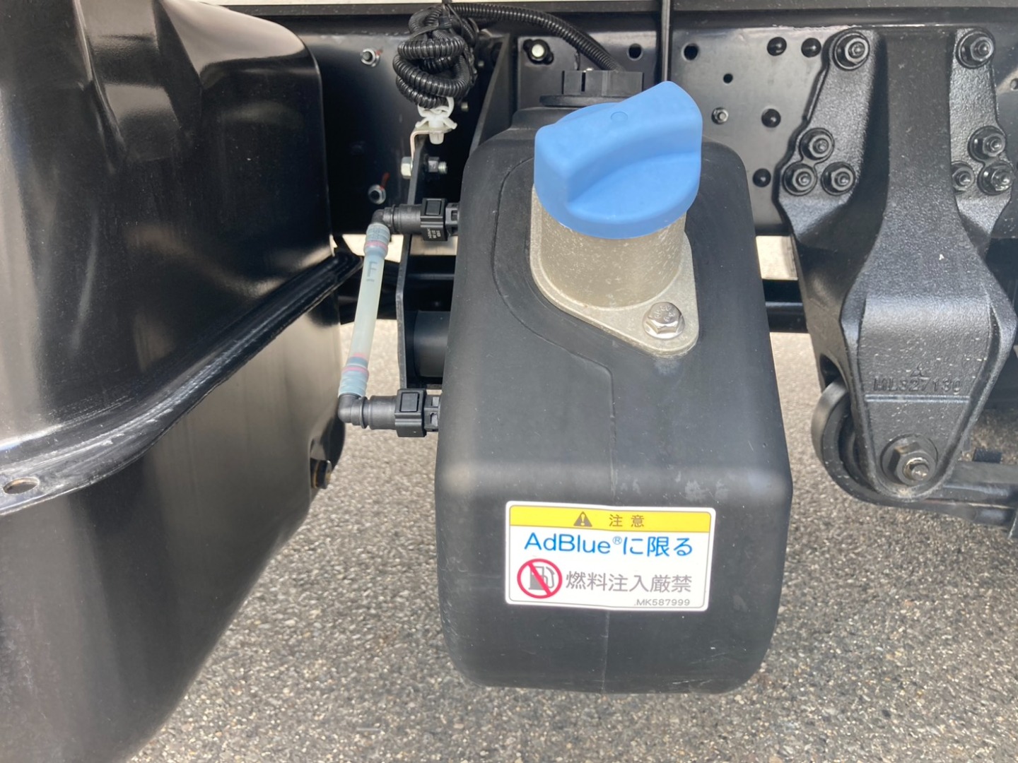 アドブルータンクです。|三菱 ファイター 2KG-FK65F(2WD)の写真39