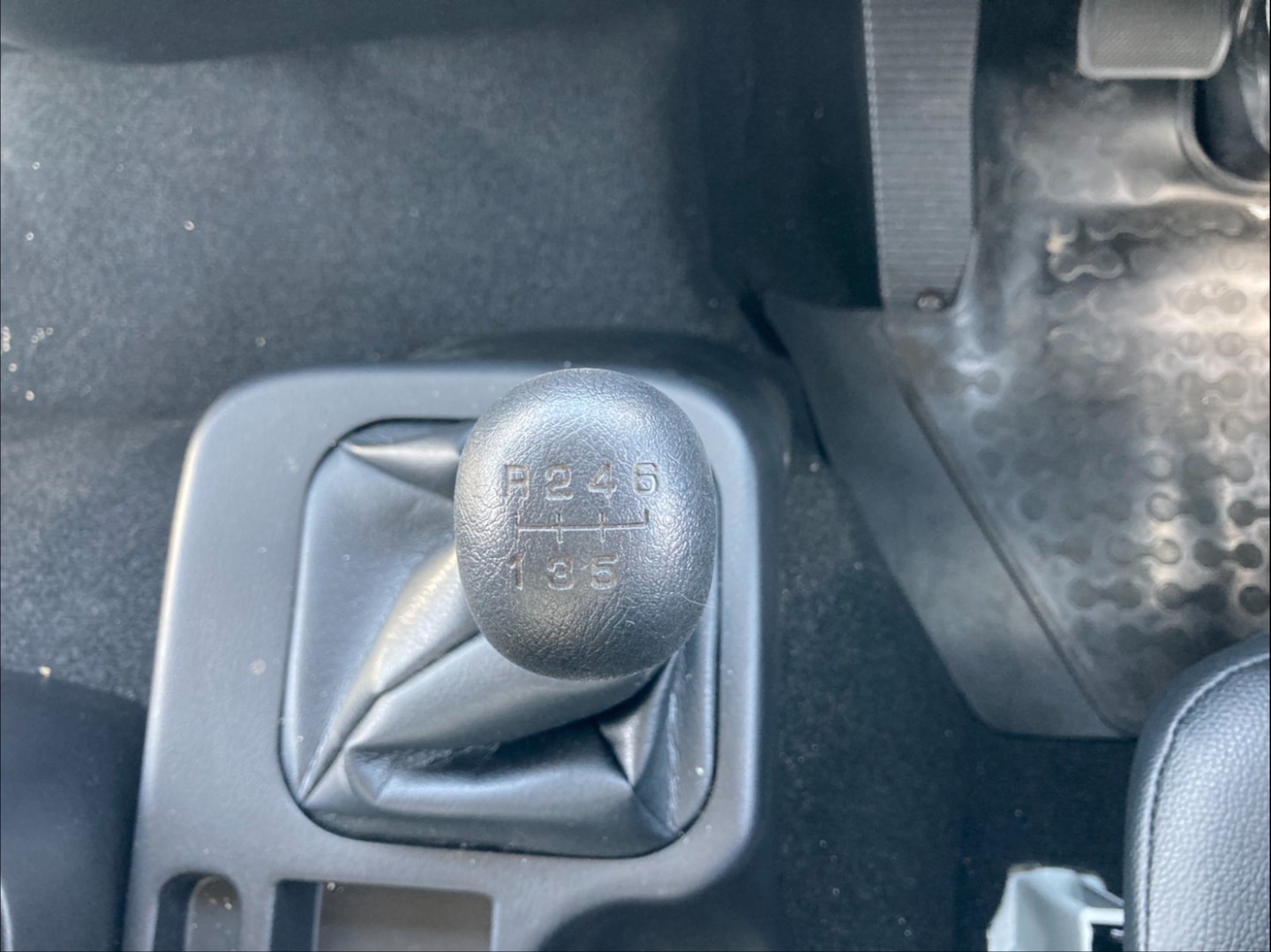 6速です|三菱 ファイター 2KG-FK65F(2WD)の写真44
