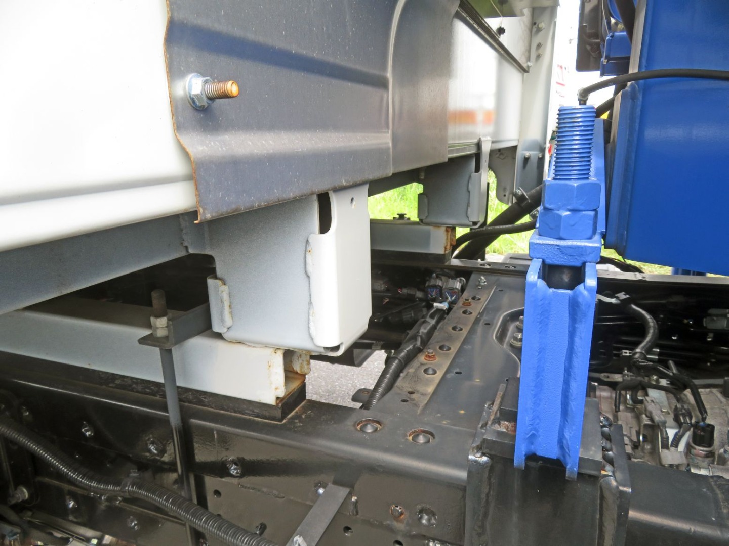 上物前方に置きサビがあります。|日野 デュトロ 2KG-XZU712M(2WD)の写真19