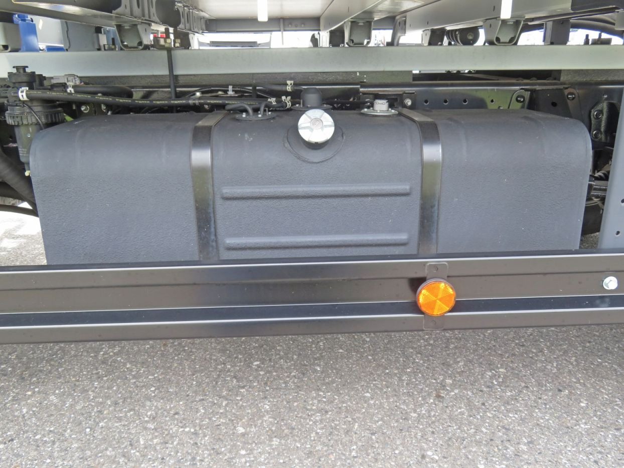 燃料タンクは100Lです。|日野 デュトロ 2KG-XZU712M(2WD)の写真27