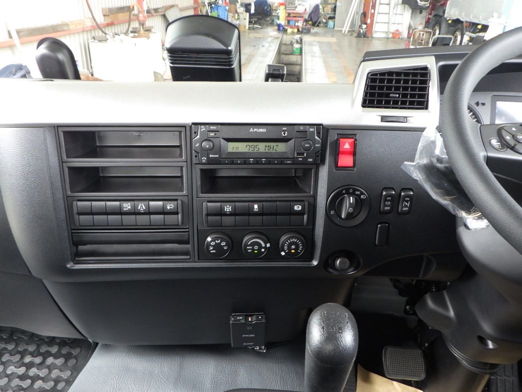 パネル周りの状態です。|三菱 ファイター 2KG-FK62F(2WD)の写真17
