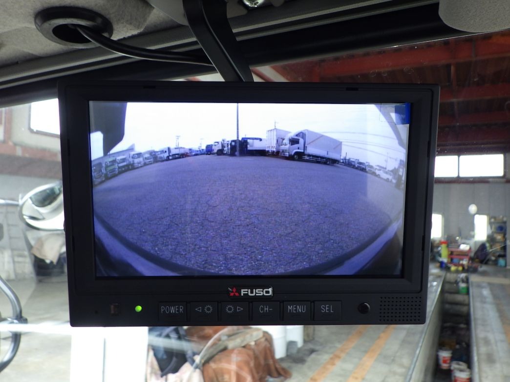 液晶バックモニター付きです。|三菱 ファイター 2KG-FK62F(2WD)の写真21