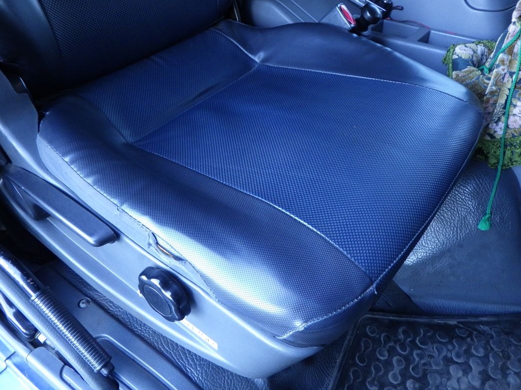 運転席座面にヘタリがあります。|三菱 ファイター LKG-FK62FZの写真35