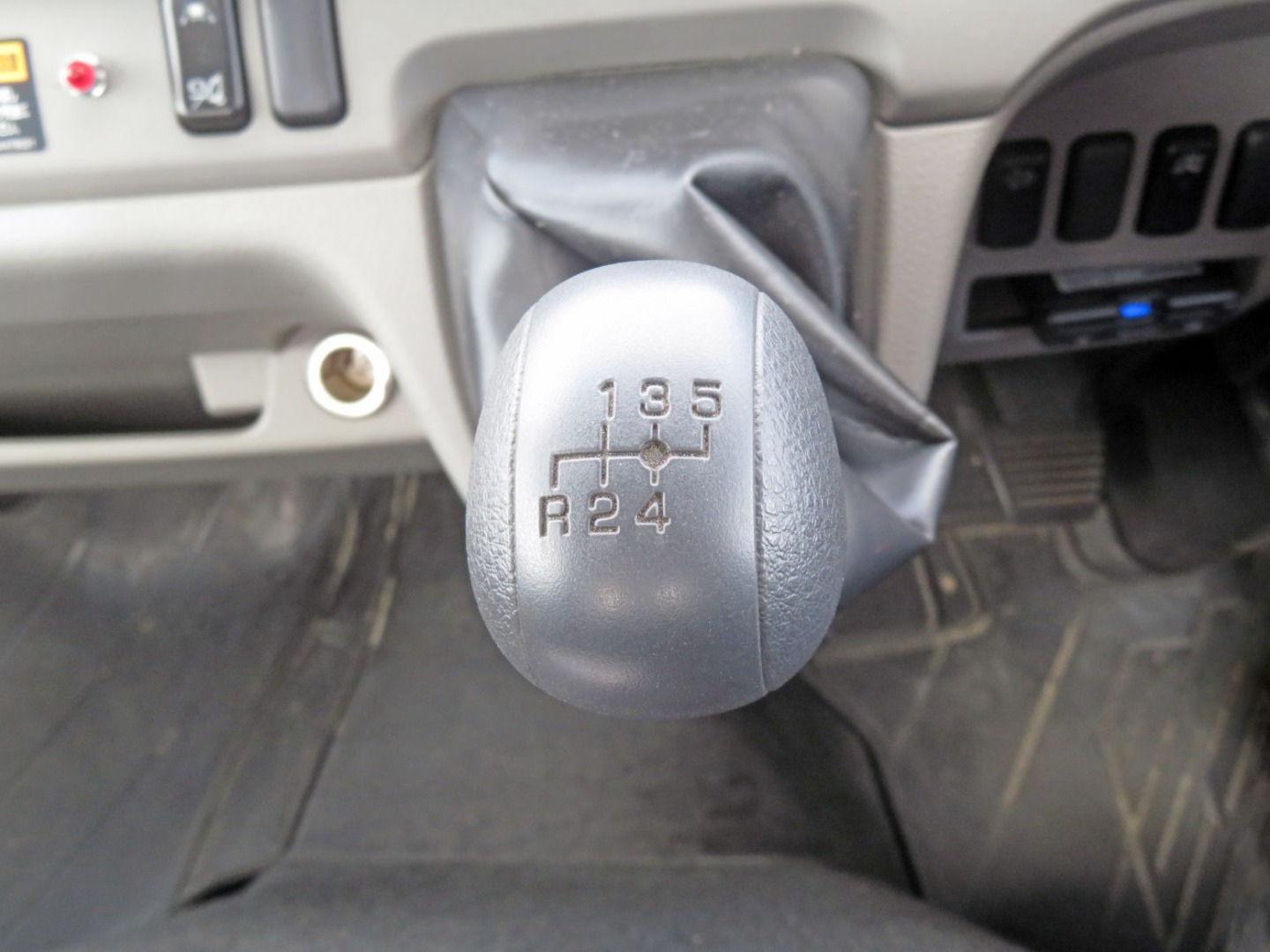三菱 キャンター 2RG-FEAV0(2WD)の写真35