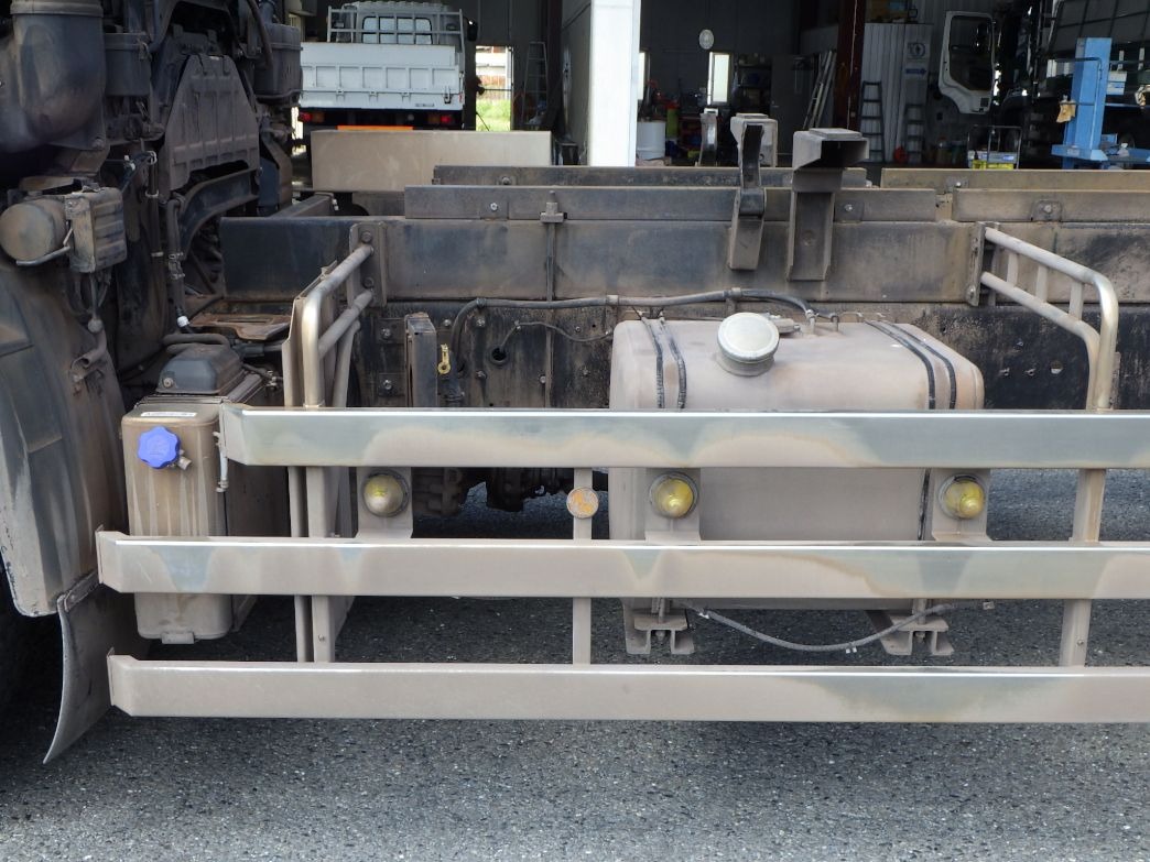 燃料タンクは200Lです。|UDトラックス クオン QKG-CD5YLの写真15
