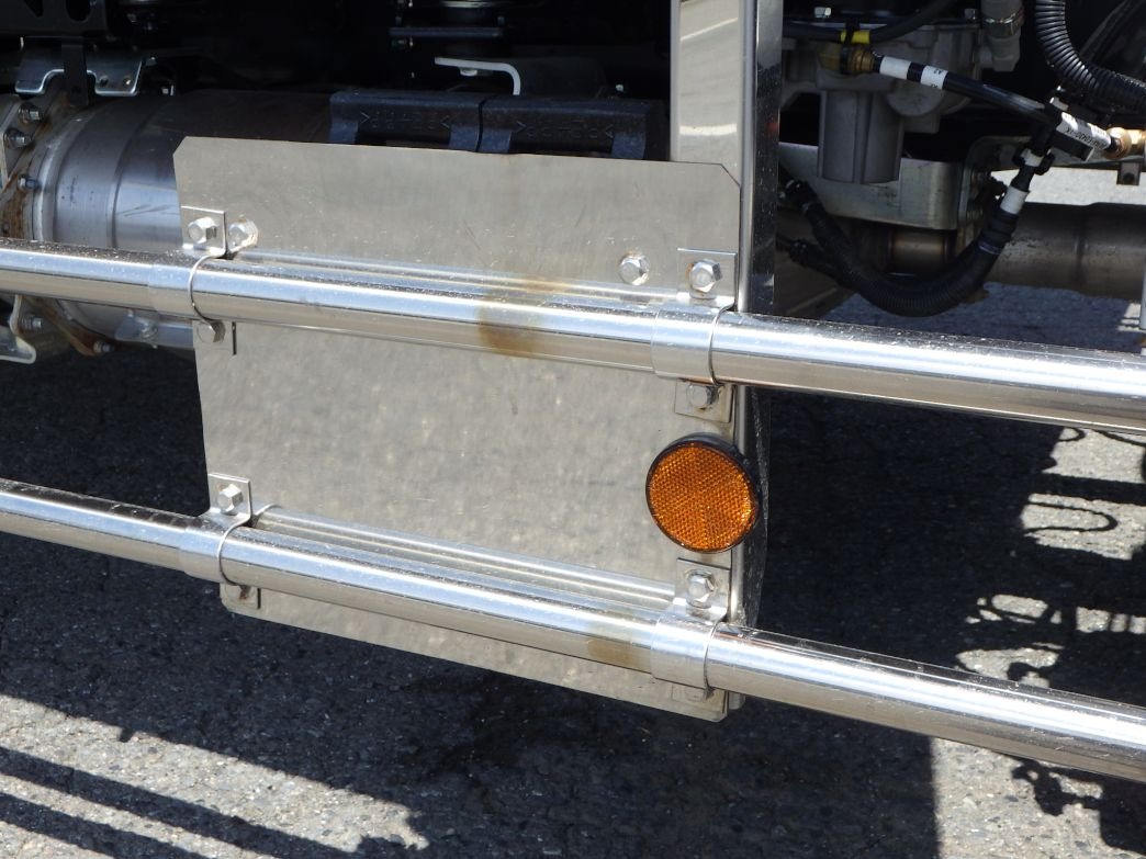 左右のサイドバンパーに変色があります。|日野 レンジャー 2KG-FD2ABA(2WD)の写真16