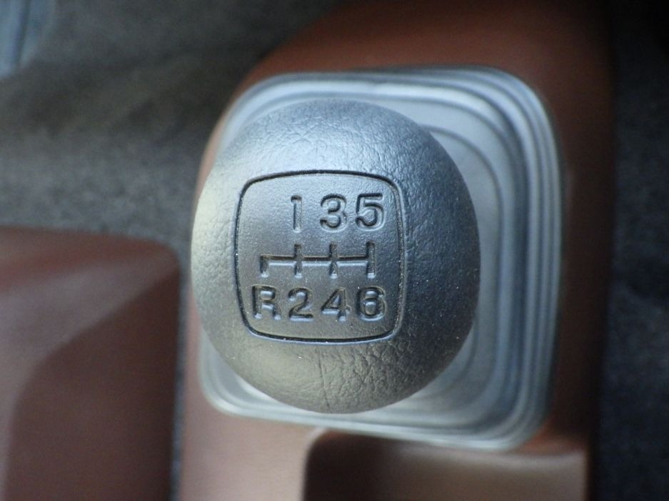 MT6速です。|日野 レンジャー 2KG-FD2ABA(2WD)の写真23