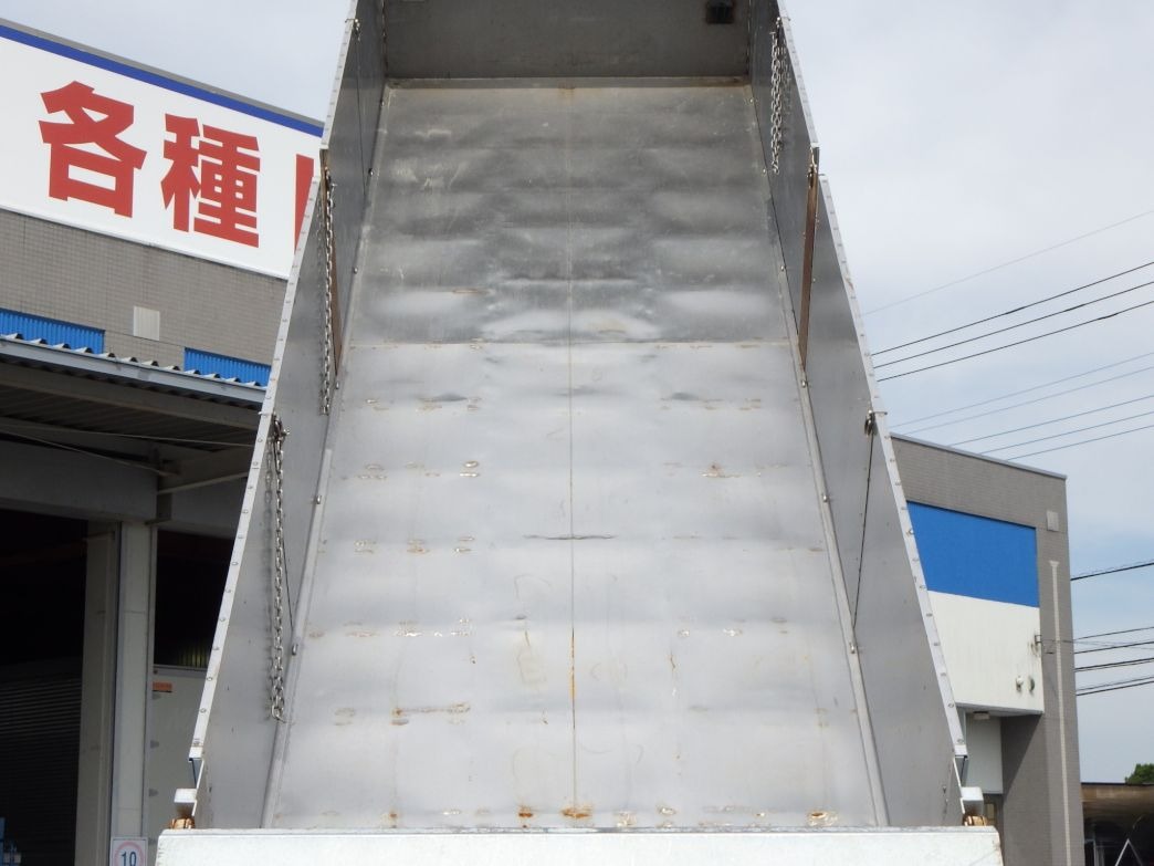 UDトラックス クオン 2PG-CD5CLの写真9