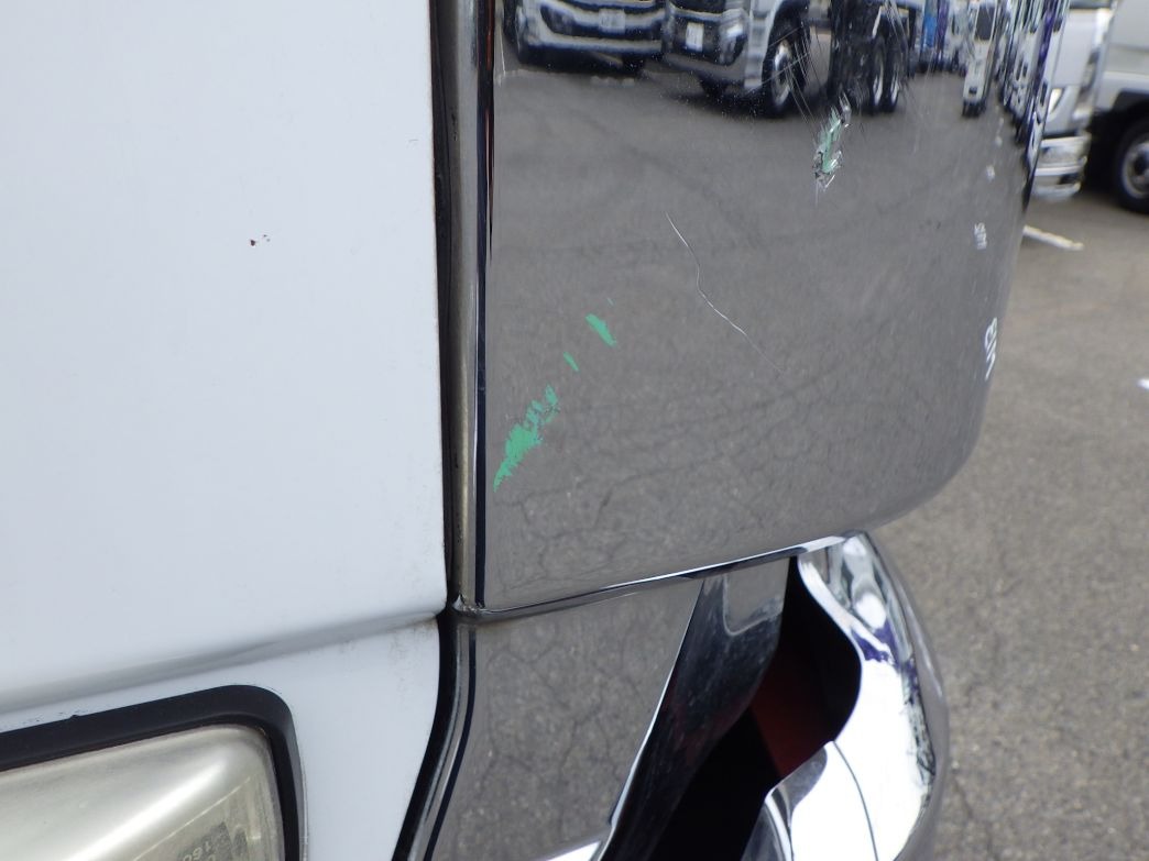 運転席側コーナーパネルにスレがあります。|UDトラックス クオン 2PG-CD5CLの写真31