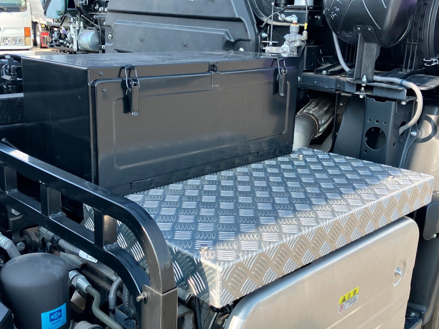 工具箱は鉄製です。|いすゞ ギガ 2RG-CXZ77DTの写真15