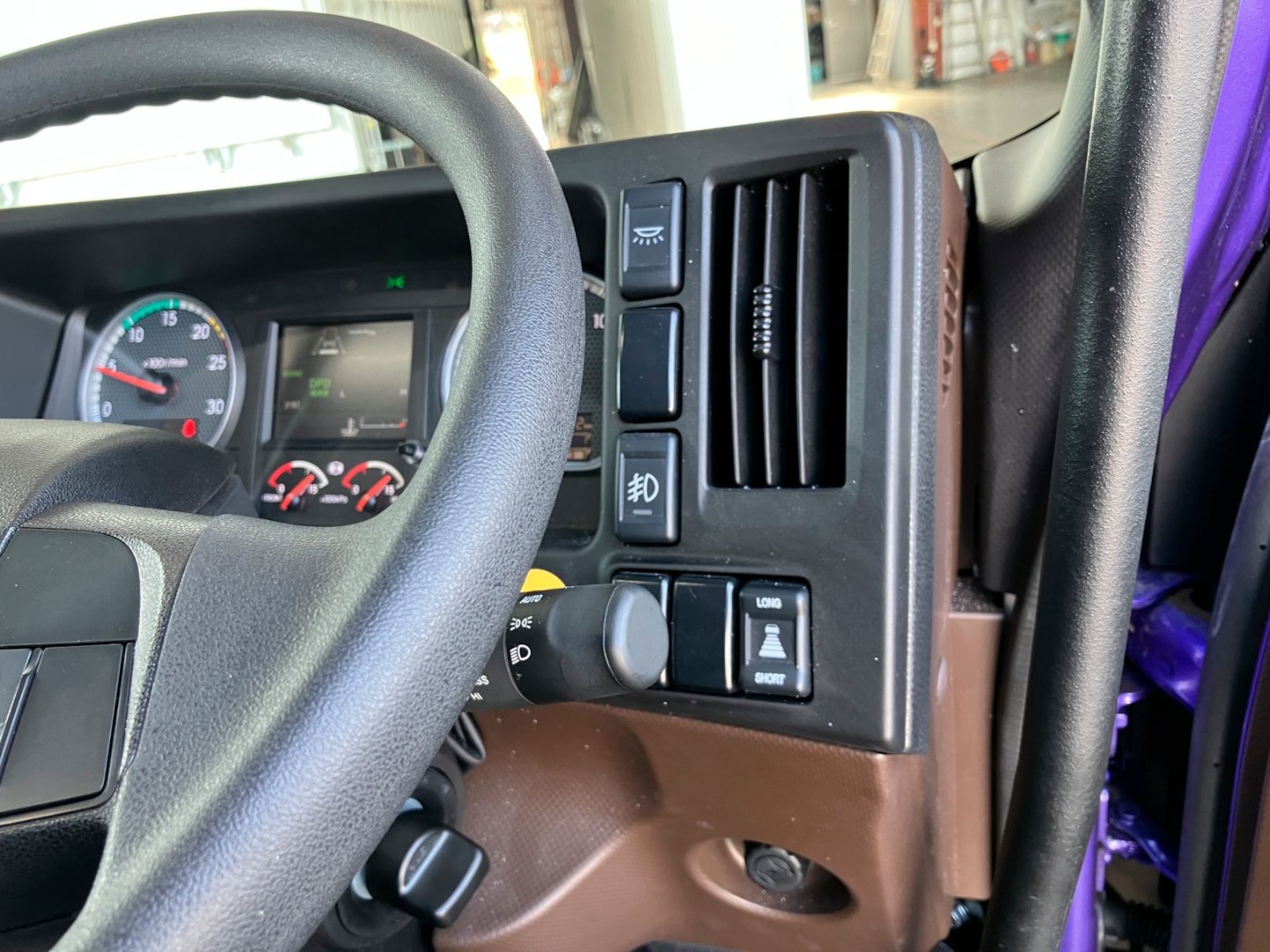 スイッチ類です。|いすゞ ギガ 2RG-CXZ77DTの写真27