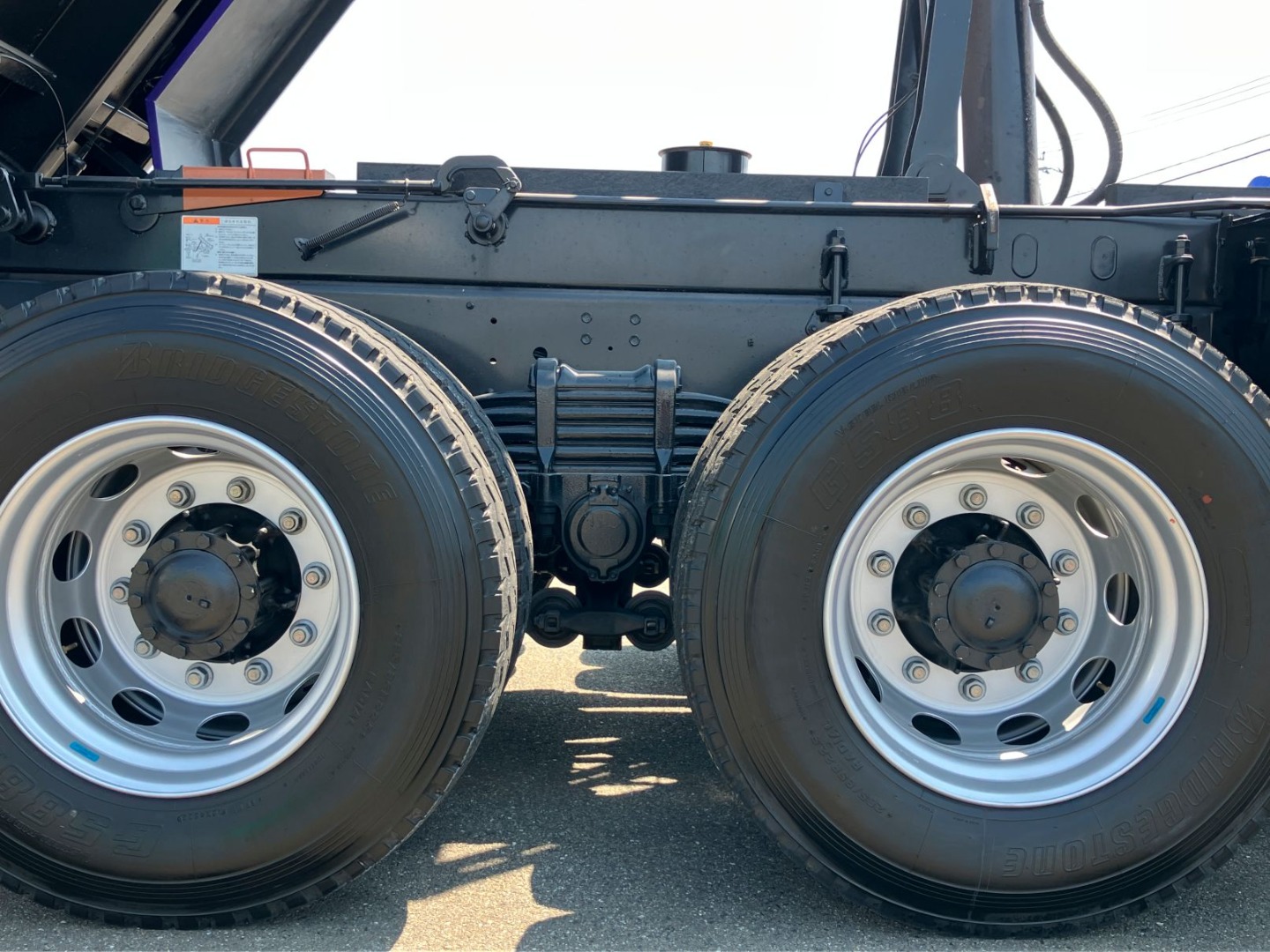 タイヤ間の状態です。|いすゞ ギガ 2RG-CXZ77DTの写真6