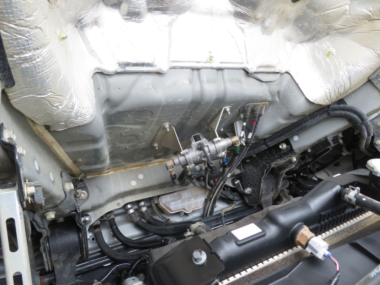 キャブ底面の状態です。|日野 レンジャー 2PG-FD2ABA(2WD)の写真20