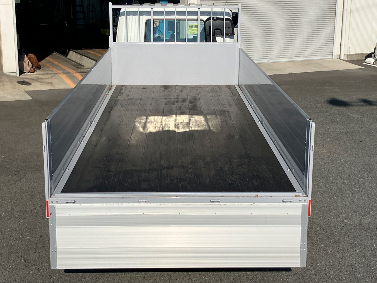 引き出しフックが5対付いています。|三菱 ファイター 2KG-FK62F(2WD)の写真10