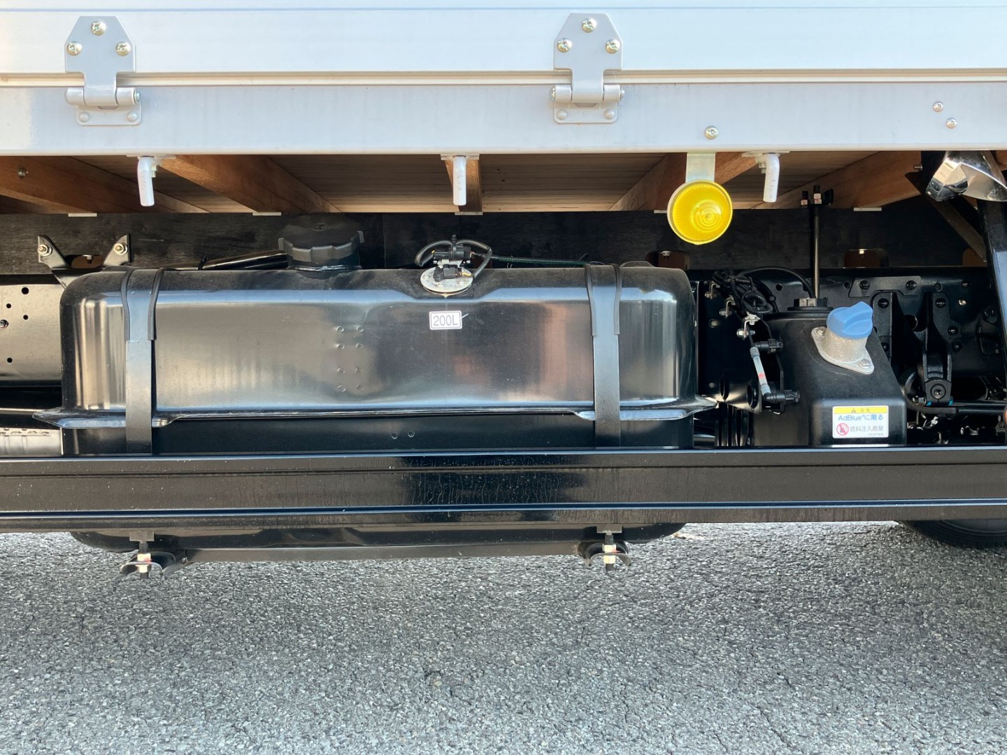 燃料タンクは200Lです。|三菱 ファイター 2KG-FK62F(2WD)の写真15