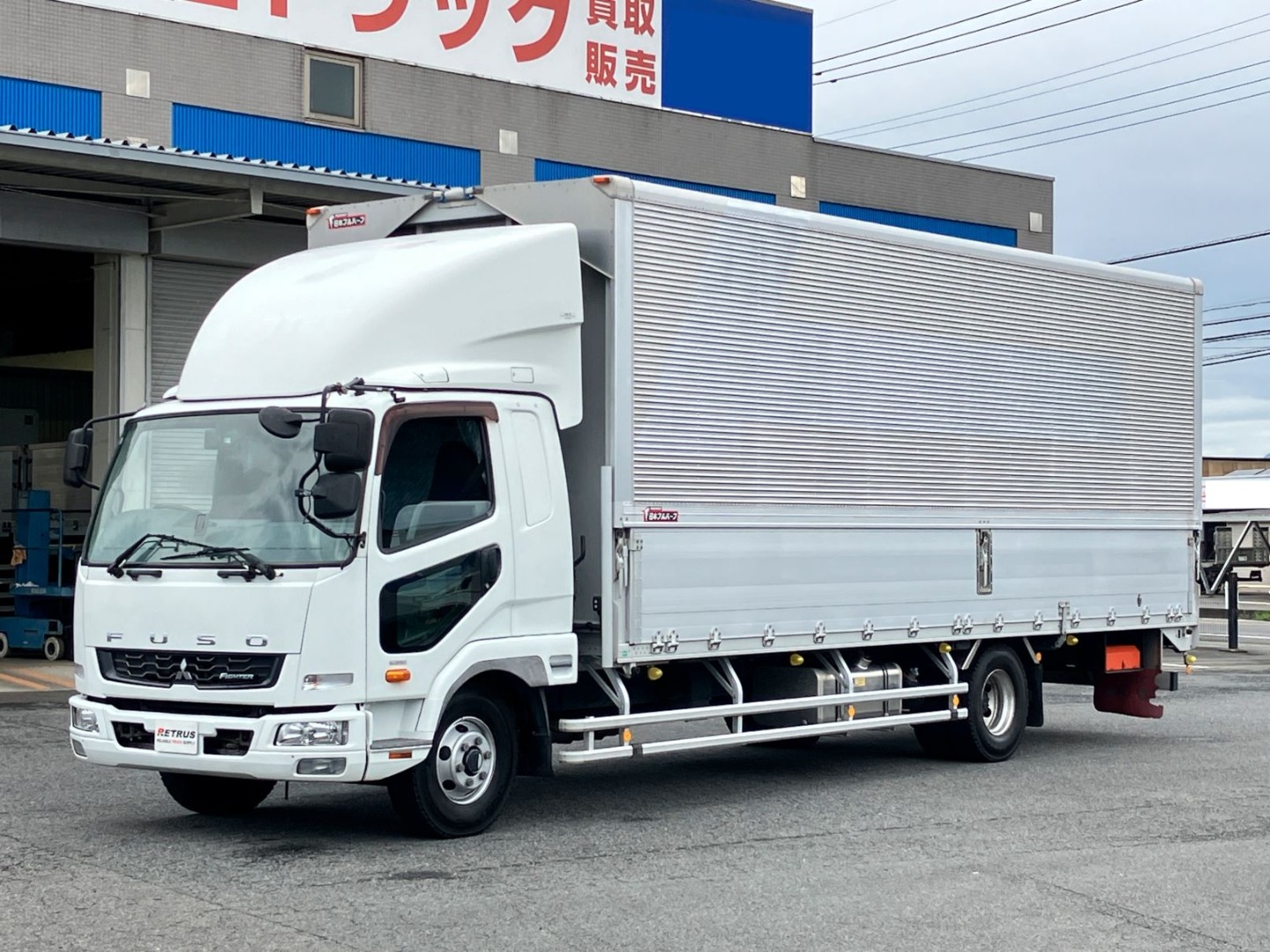 三菱 ファイター TKG-FK64F(2WD)の写真1
