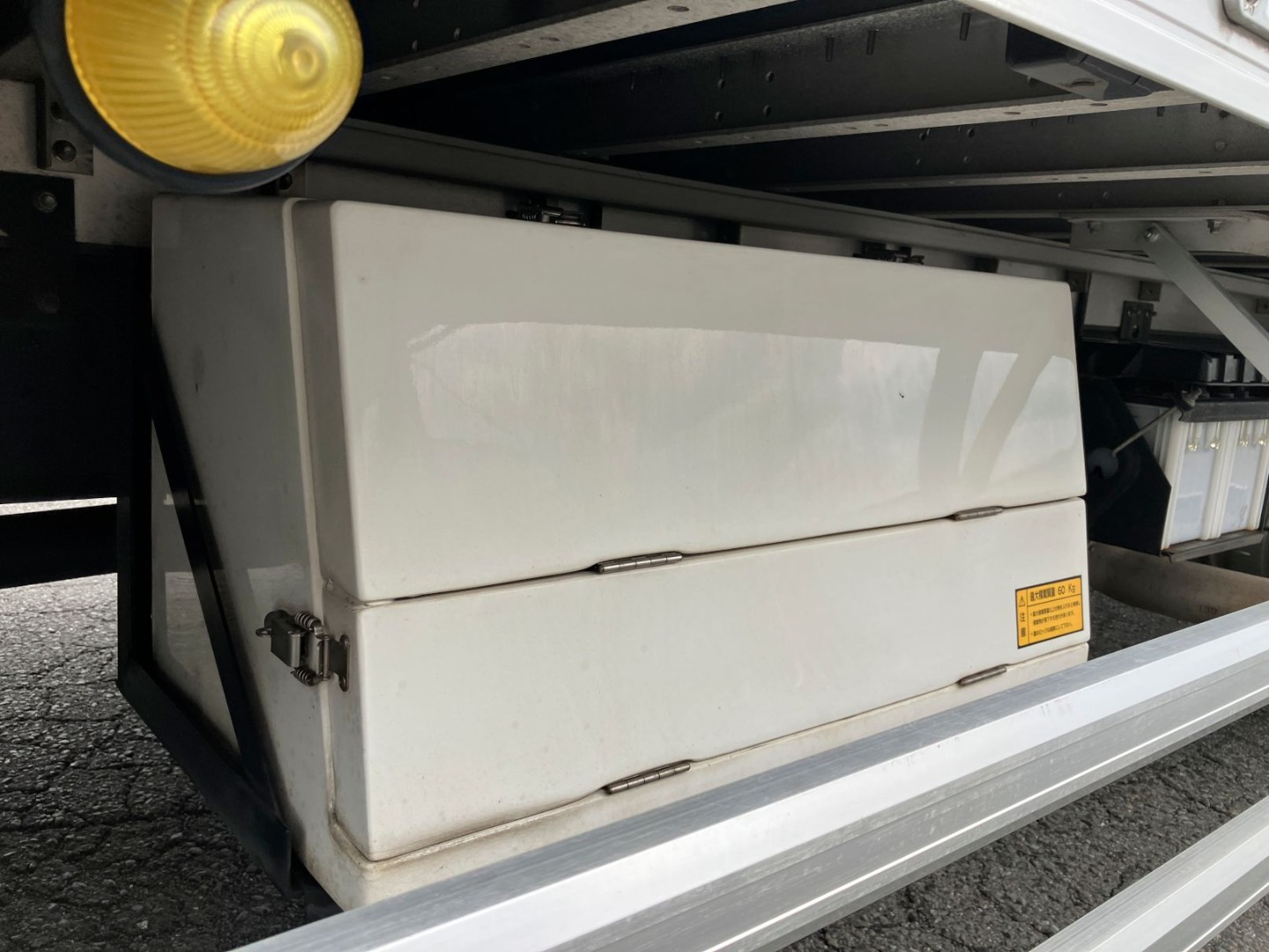 工具箱はFRP製です。|三菱 ファイター TKG-FK64F(2WD)の写真15