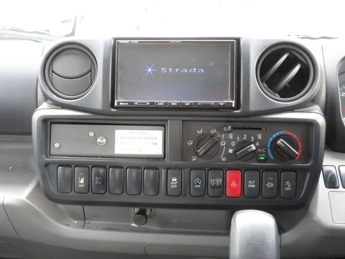 インパネ周りの状態です。|日野 デュトロ TPG-XZU600X(2WD)の写真26