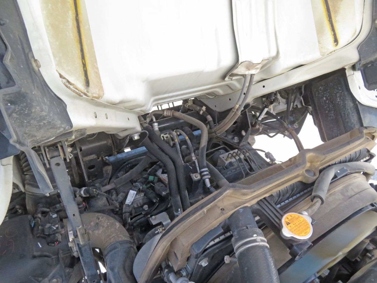 キャブ底面の状態です。|いすゞ エルフ TPG-NJR85AN(2WD)の写真27