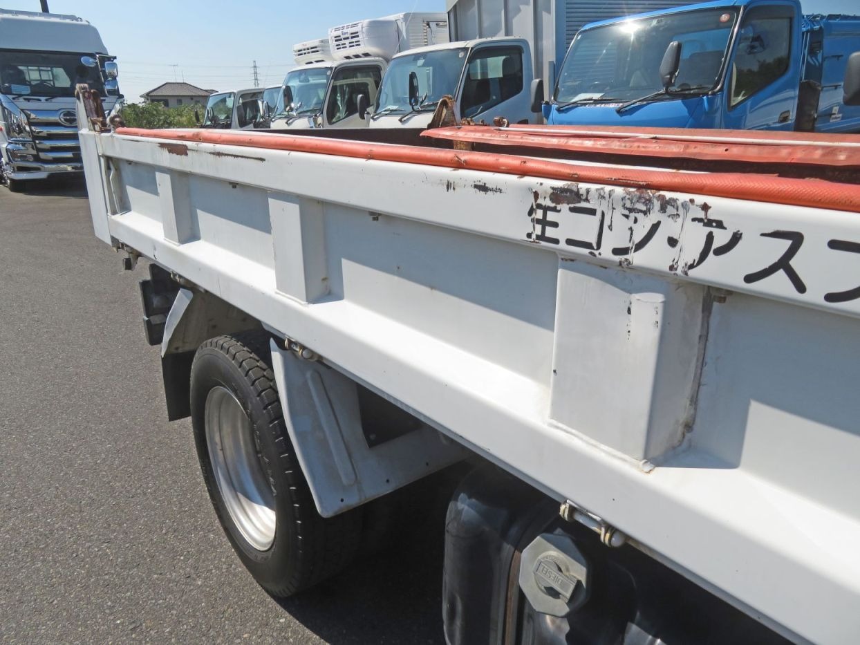 運転席側あおり上部にサビ・キズがあります。(助手席側も同様です)|いすゞ エルフ TPG-NJR85AN(2WD)の写真32