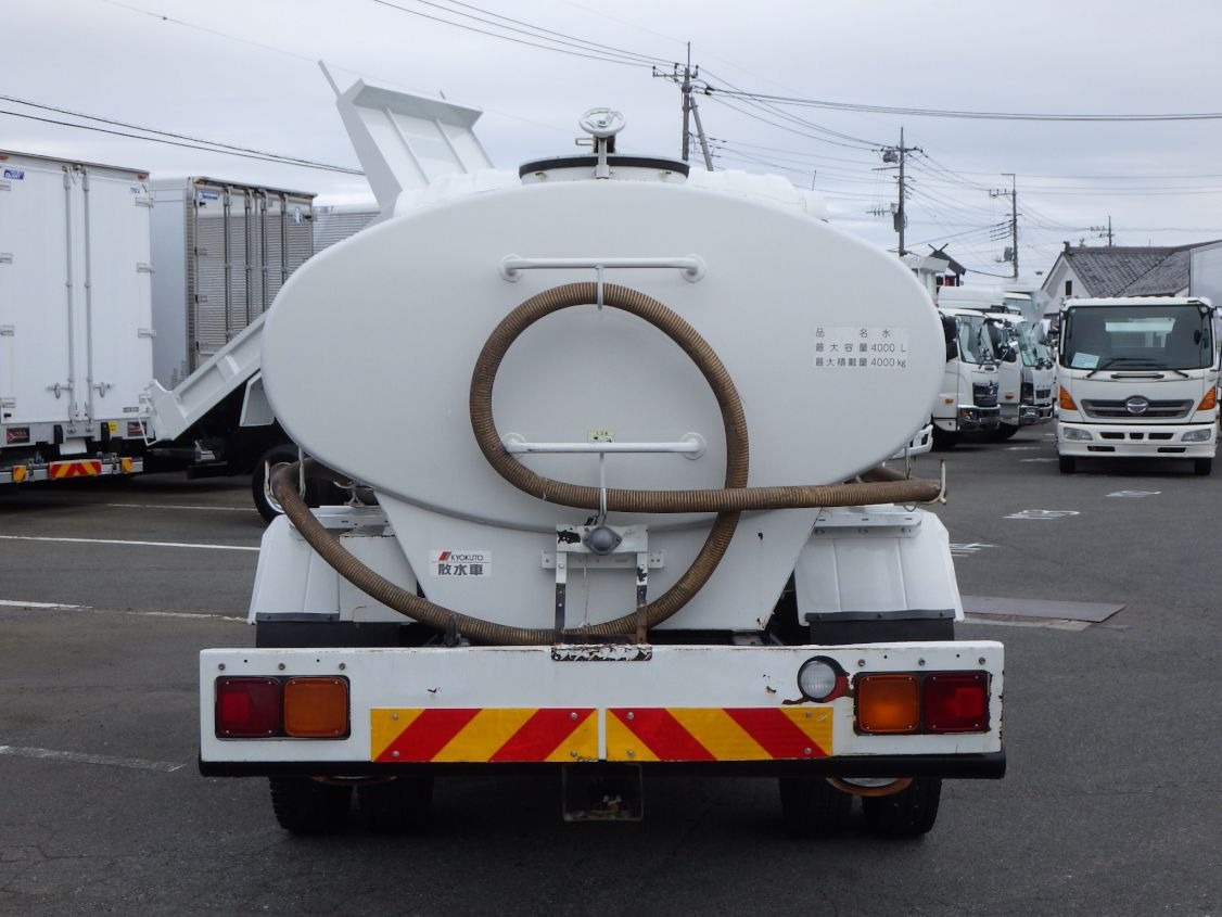積載物は水です。|いすゞ フォワード PKG-FRR90S1(2WD)の写真10