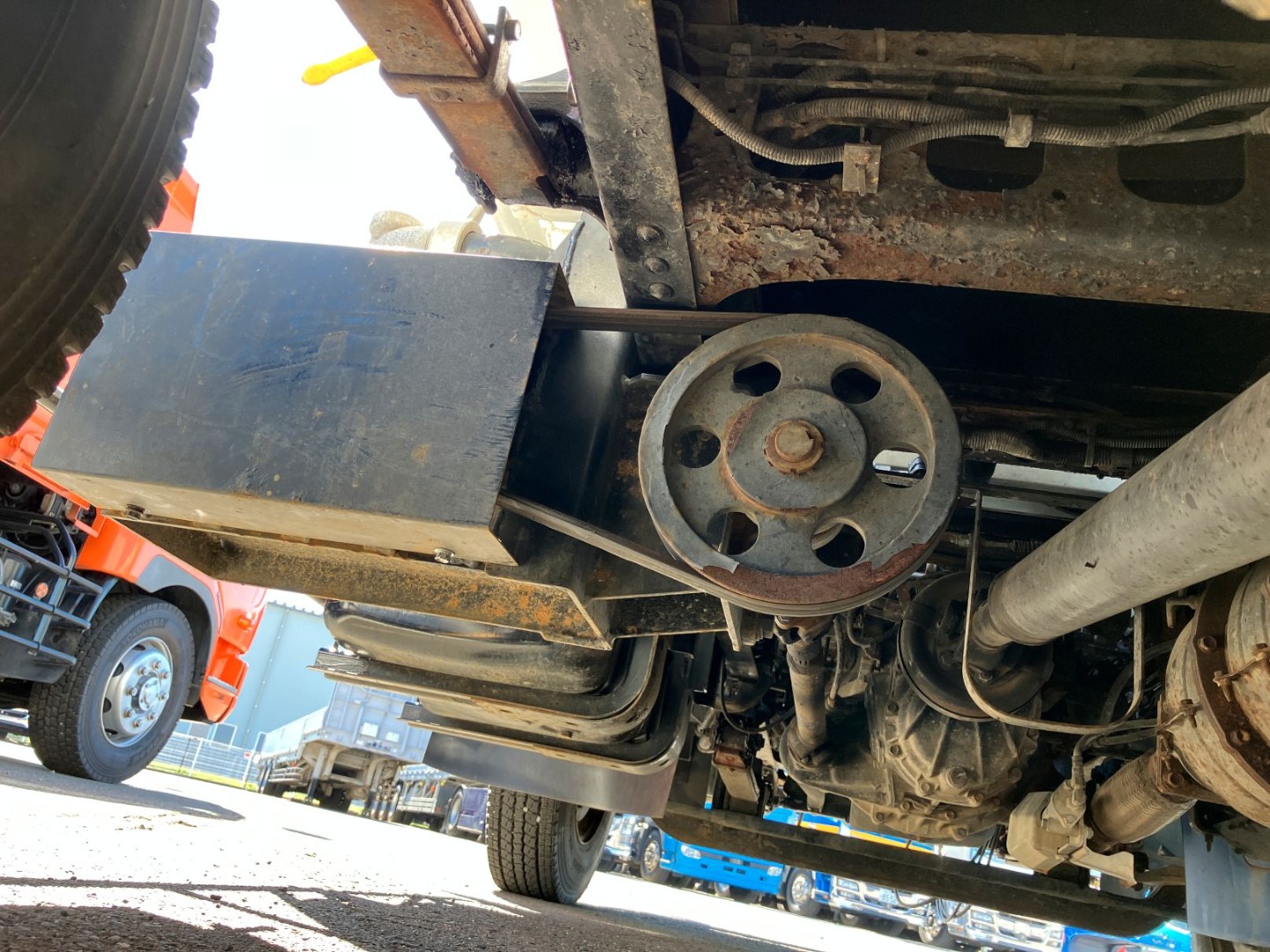 PTOベルト駆動です。|いすゞ フォワード PKG-FRR90S1(2WD)の写真15