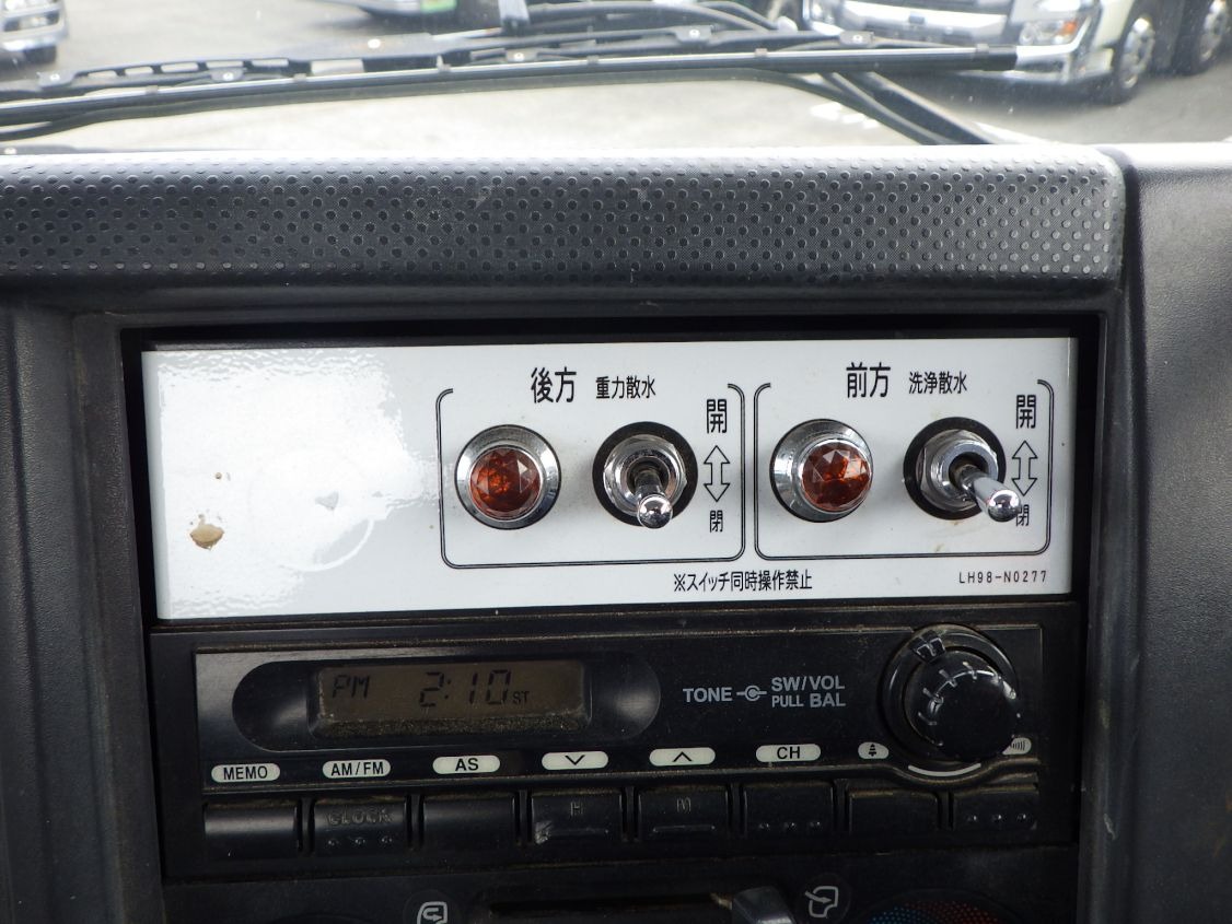 散水スイッチです。|いすゞ フォワード PKG-FRR90S1(2WD)の写真20