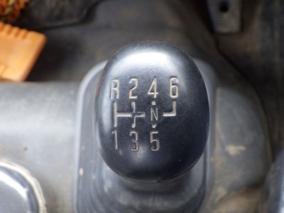 MT6速です。|いすゞ フォワード PKG-FRR90S1(2WD)の写真21