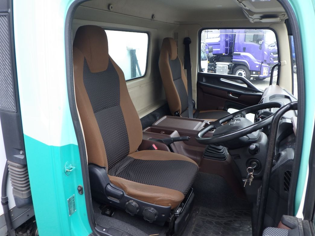 乗車定員は２名です。|日野 レンジャー 2KG-FC2ABA(2WD)の写真6
