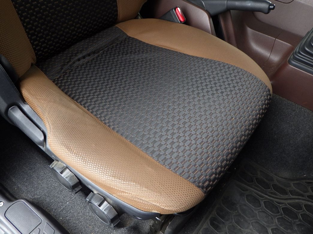 運転席座面にヘタリがあります。|日野 レンジャー 2KG-FC2ABA(2WD)の写真44