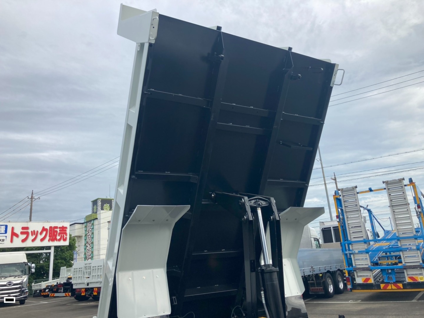 三菱 ファイター 2KG-FK62F(2WD)の写真17