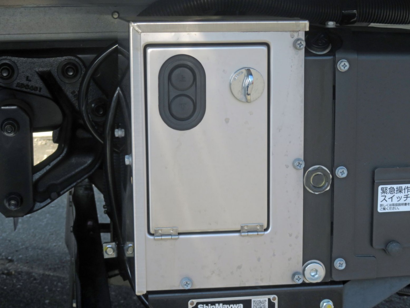 ゲートの操作スイッチです。|日野 デュトロ 2WG-XZU713N(2WD)の写真12