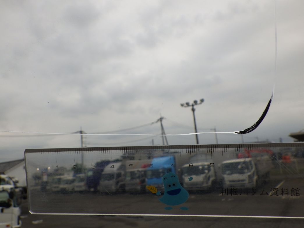 フロントガラスに割れ・飛び石キズがあります。|日野 プロフィア QPG-SH1EDDGの写真15