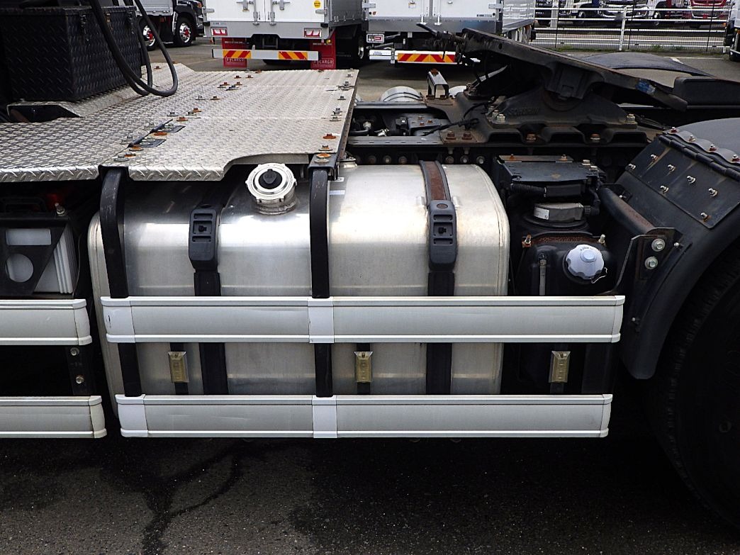 燃料タンクは390Lです。|日野 プロフィア QPG-SH1EDDGの写真17