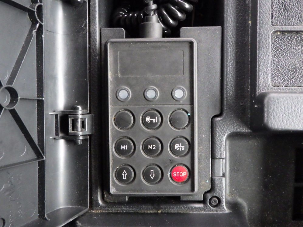 エアサスのコントローラーです。|日野 プロフィア QPG-SH1EDDGの写真18
