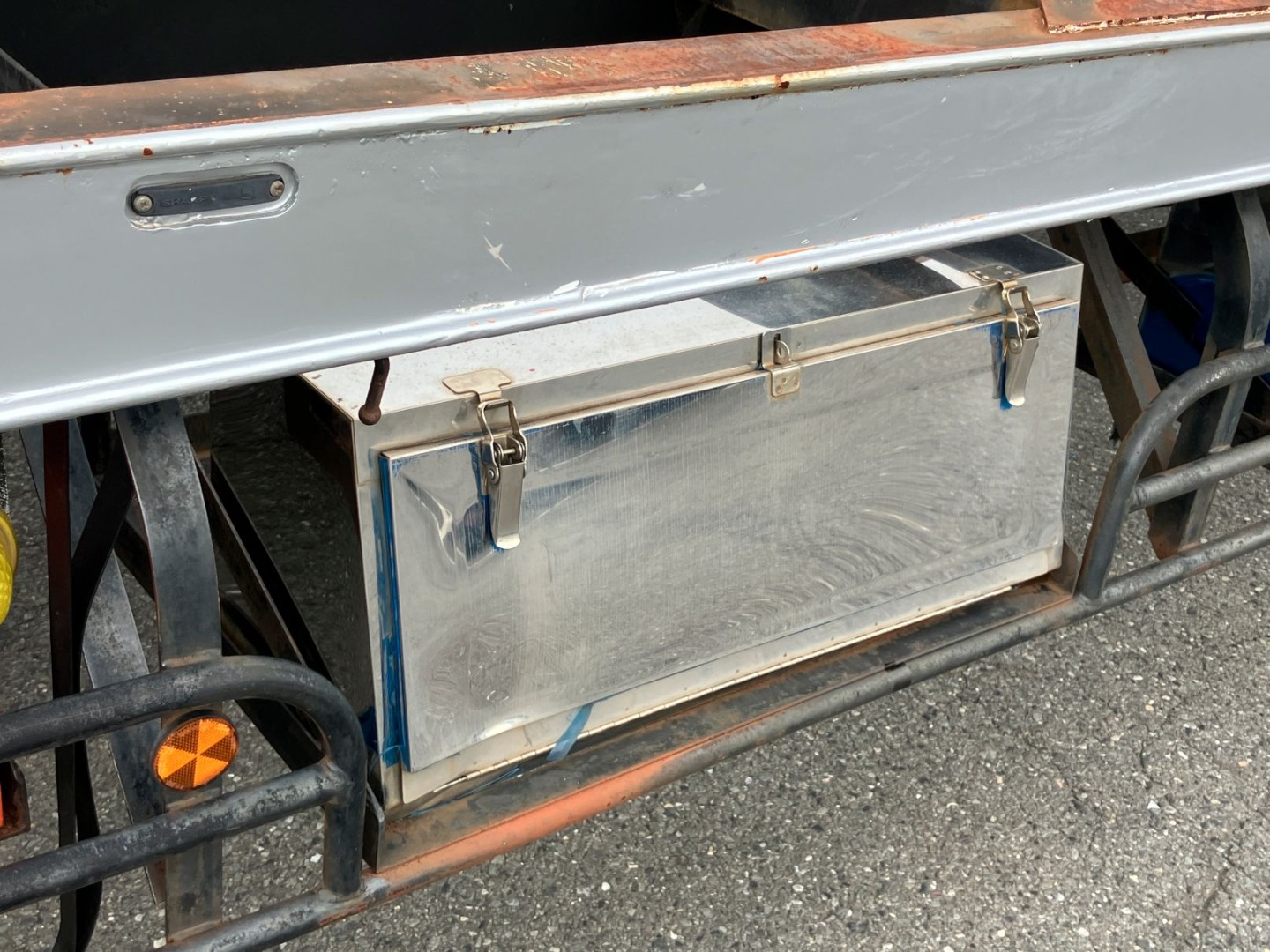 運転席側工具箱に凹みがあります。|日通  NT2280改の写真34