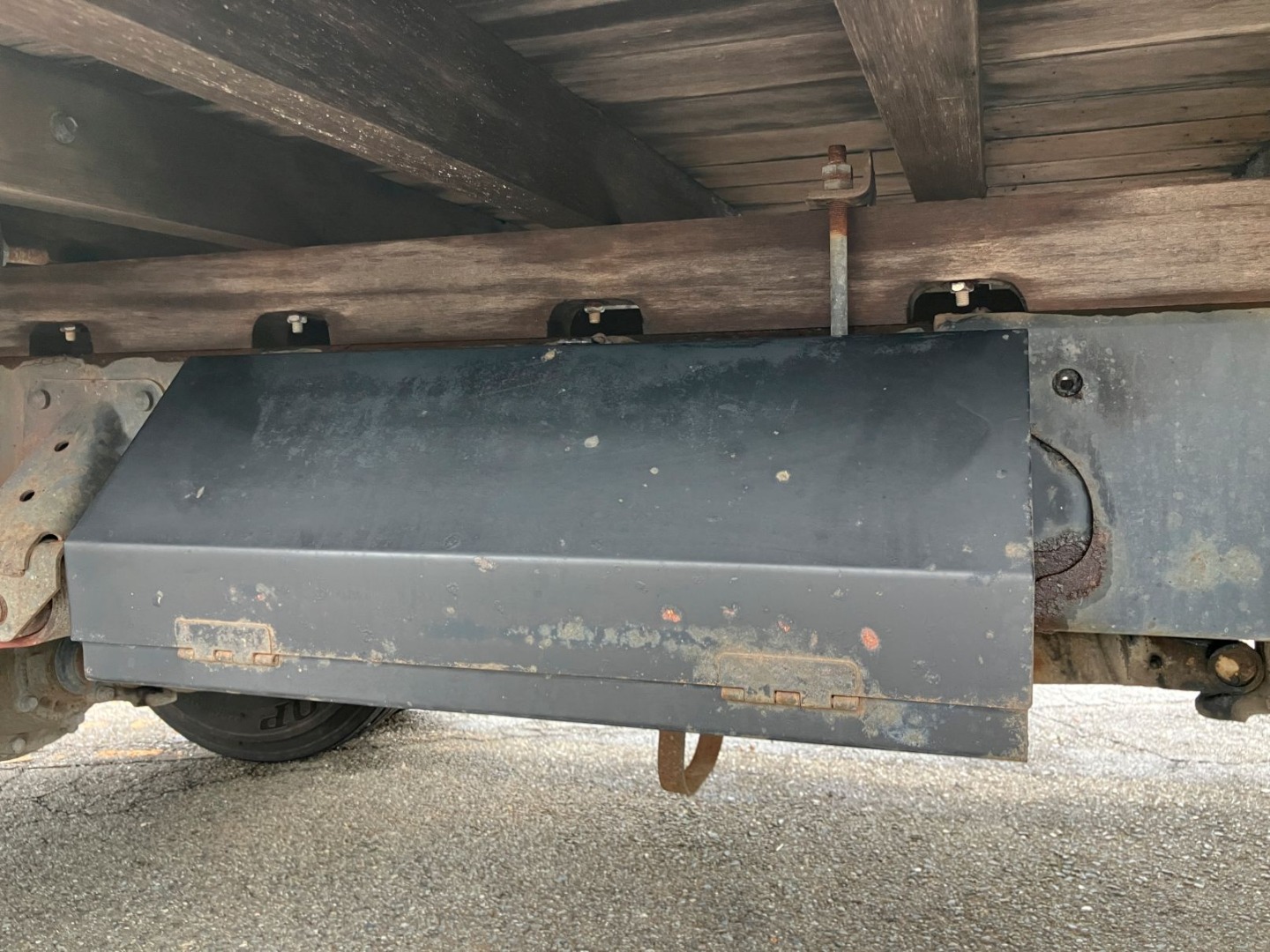 工具箱は鉄製です。|日野 レンジャー TKG-FC9JKAP(2WD)の写真25