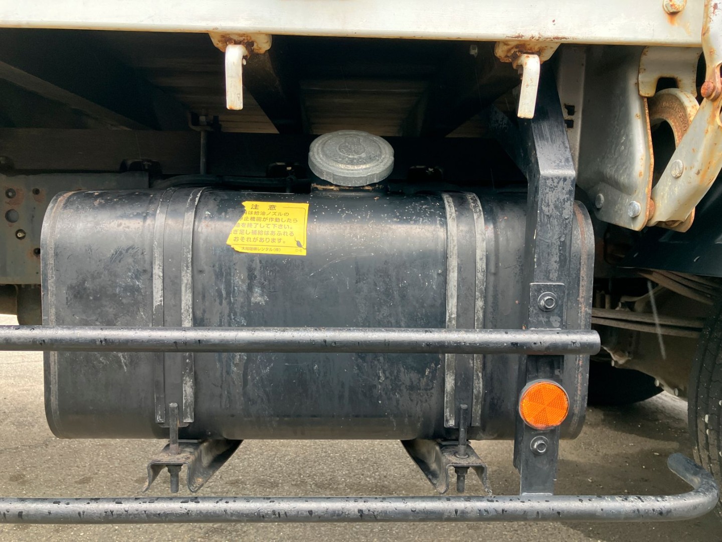 燃料タンクは100Lです。|日野 レンジャー TKG-FC9JKAP(2WD)の写真26