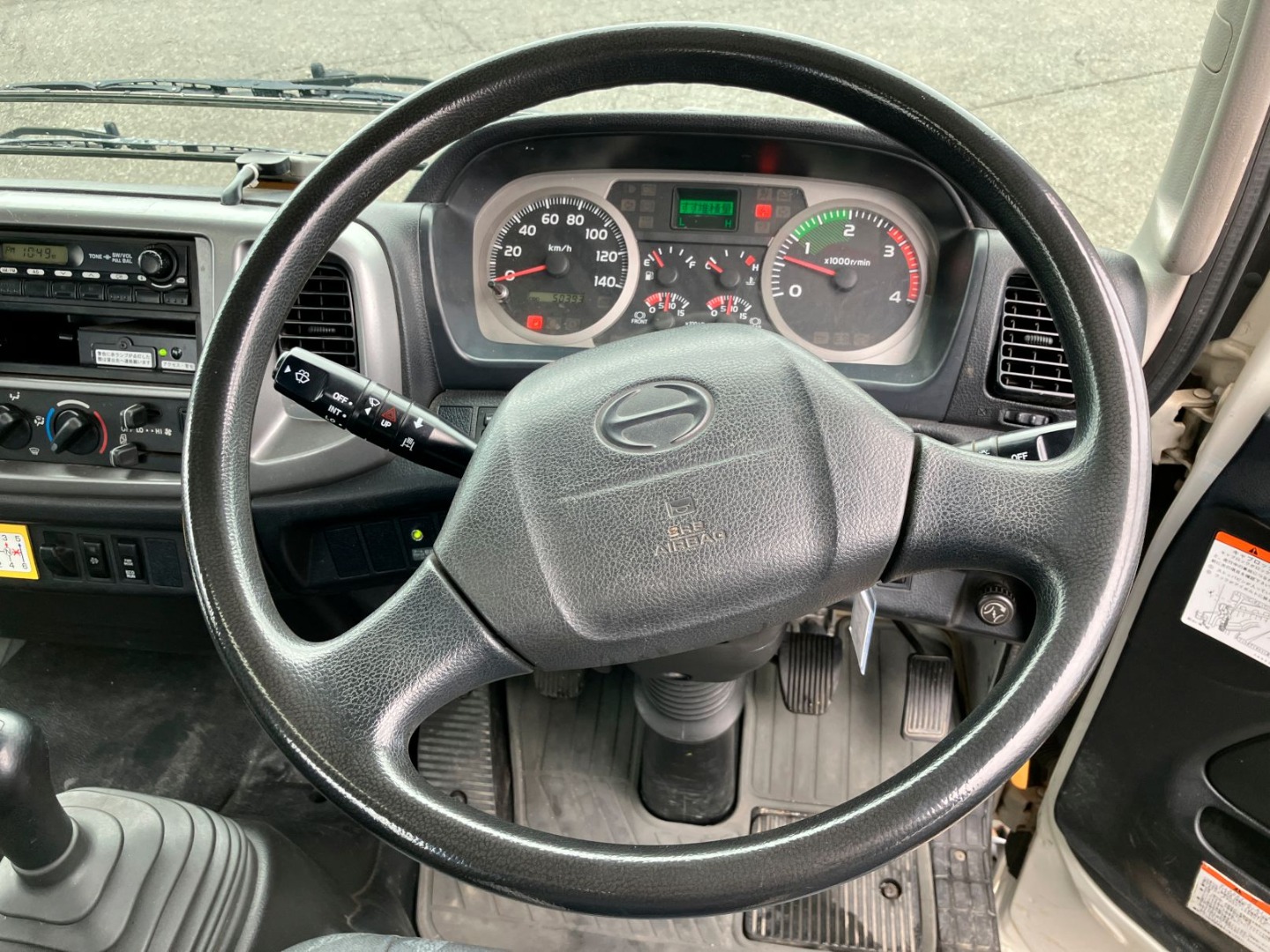 メーター周りの状態です。ハンドルグリップにスレがあります|日野 レンジャー TKG-FC9JKAP(2WD)の写真31