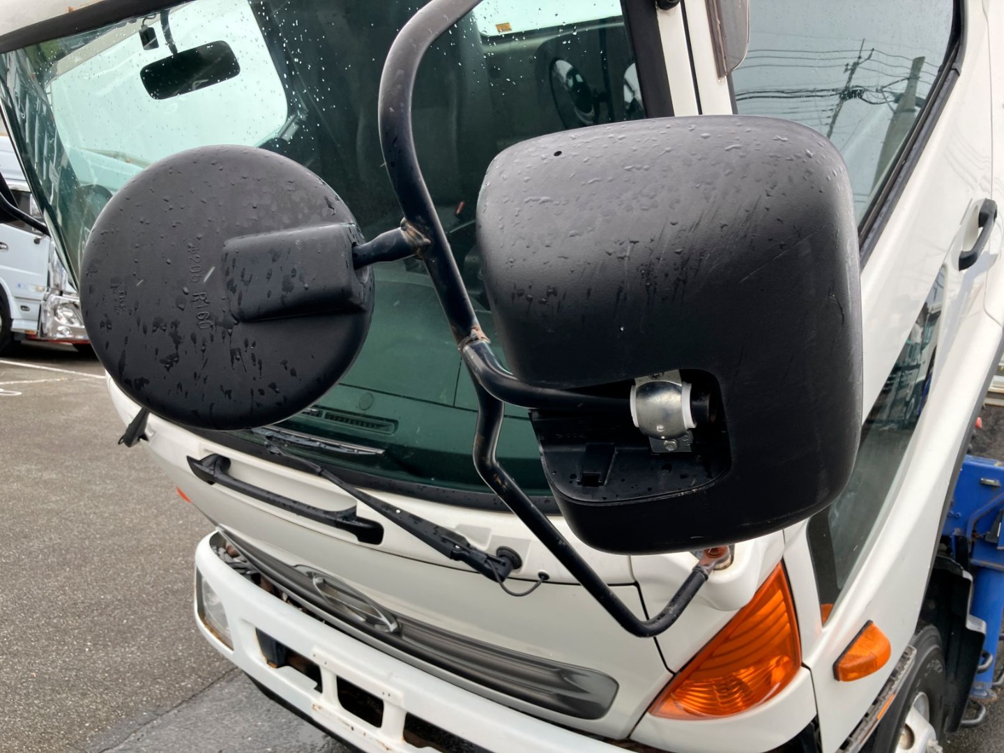 助手席側メーンミラーカバーが欠品しています。|日野 レンジャー TKG-FC9JKAP(2WD)の写真37