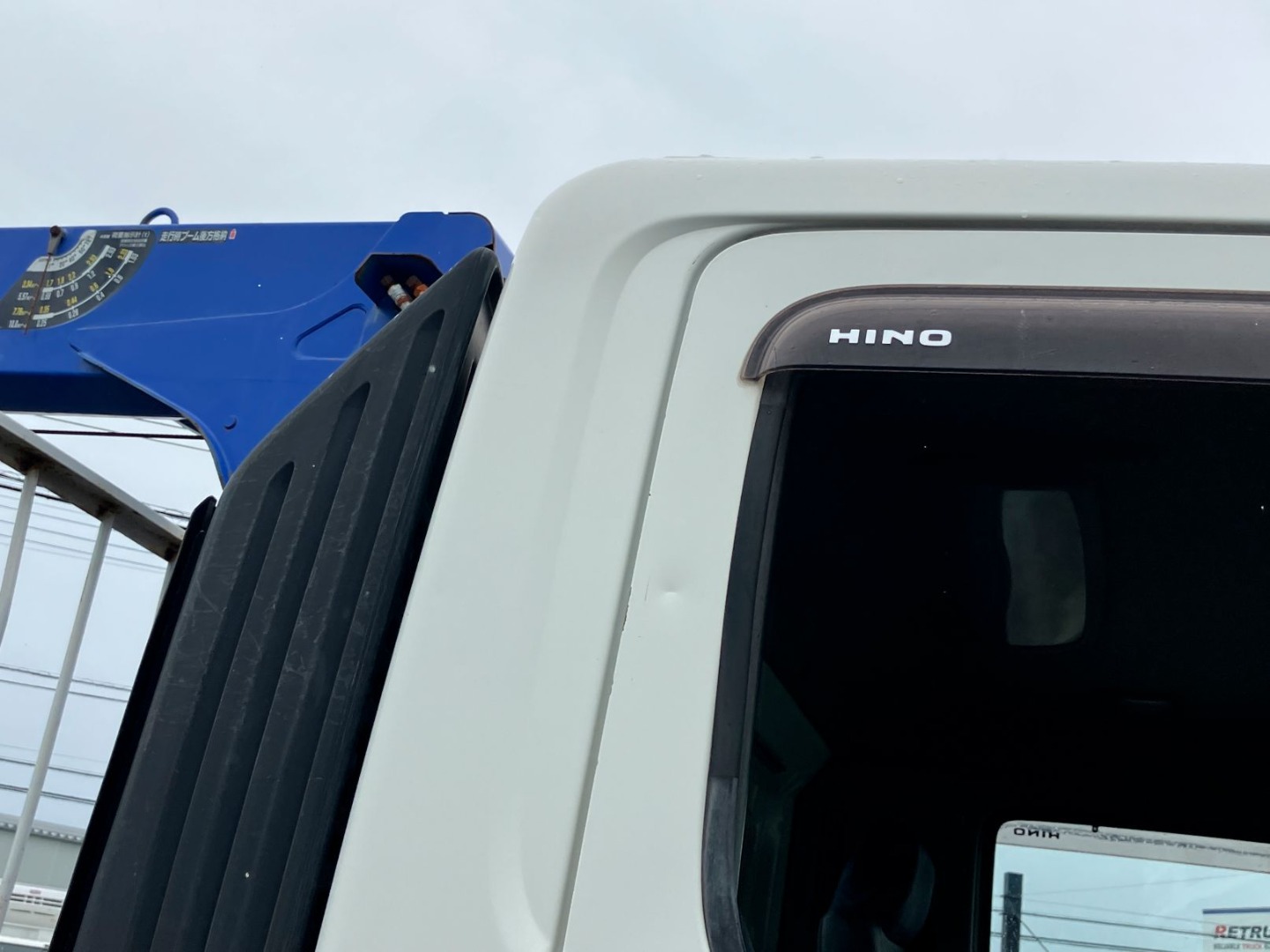 運転席側ドア上部に凹みがあります。|日野 レンジャー TKG-FC9JKAP(2WD)の写真41
