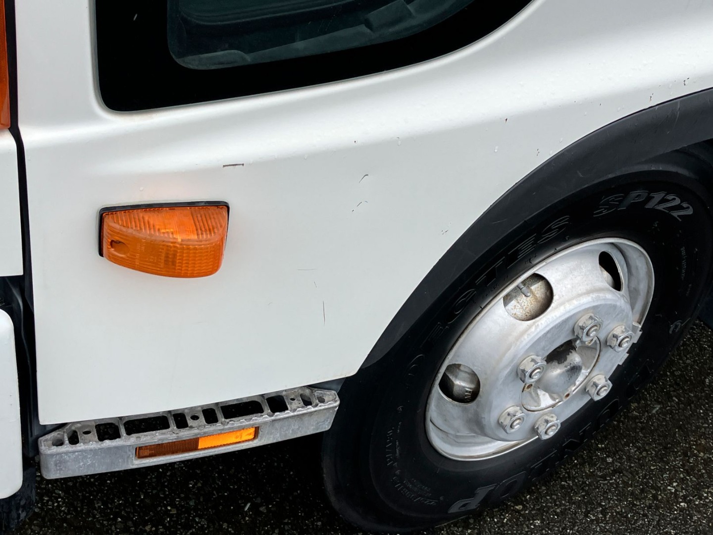 助手席側ドア下部にキズ・凹みがあります。|日野 レンジャー TKG-FC9JKAP(2WD)の写真45