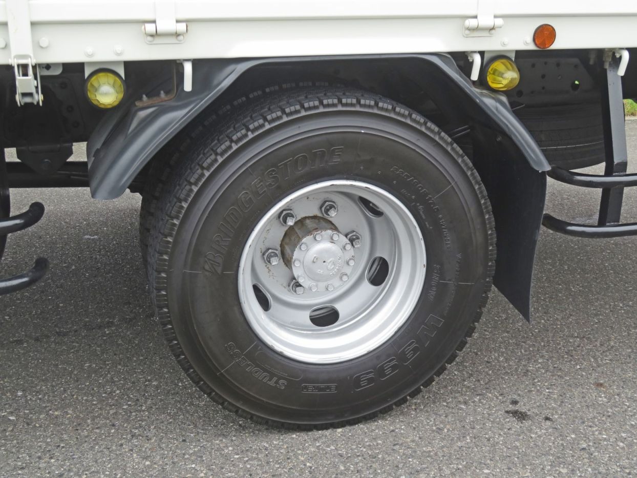 リアフェンダーは樹脂製です。|日野 レンジャー 2KG-FD2ABA(2WD)の写真10