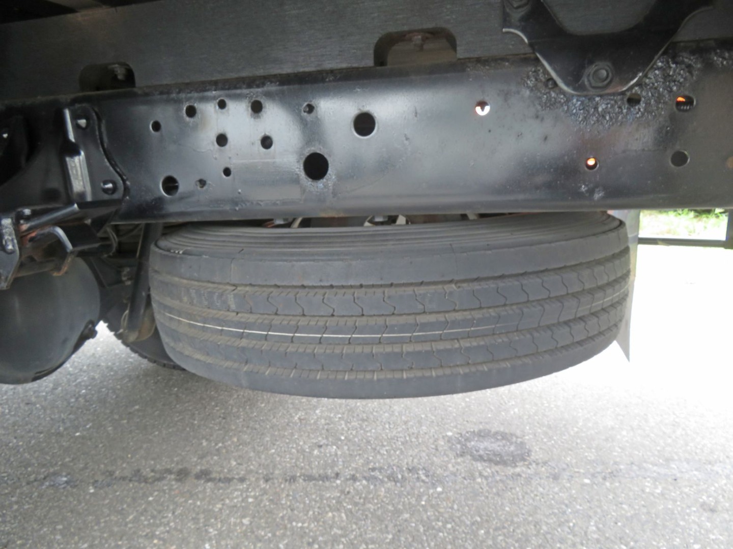 スペアタイヤ付きです。|日野 レンジャー 2KG-FD2ABA(2WD)の写真11
