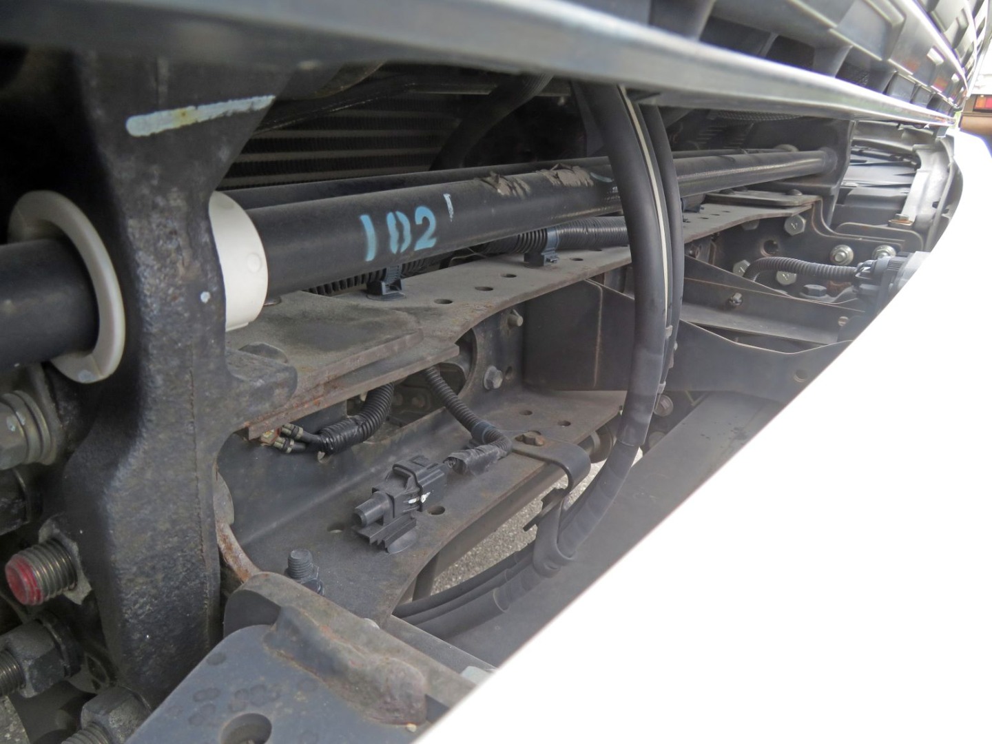 フロントバンパー内部のクロスメンバーにサビがあります。|日野 レンジャー 2KG-FD2ABA(2WD)の写真15