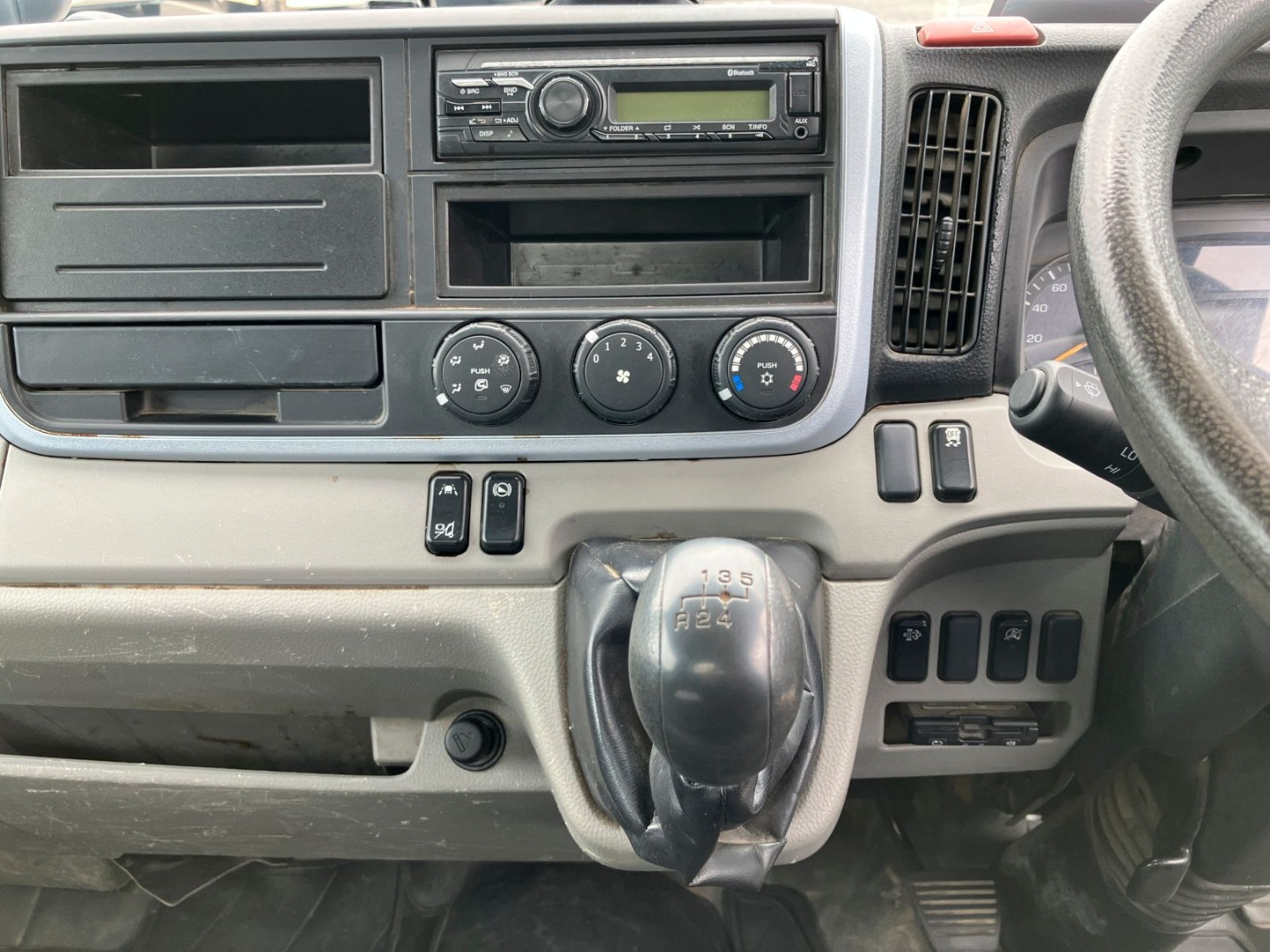 スイッチ類です。|三菱 キャンター 2RG-FBA60(2WD)の写真28