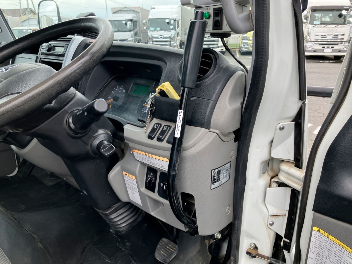 PTOレバーの状態です。|三菱 キャンター 2RG-FBA60(2WD)の写真30