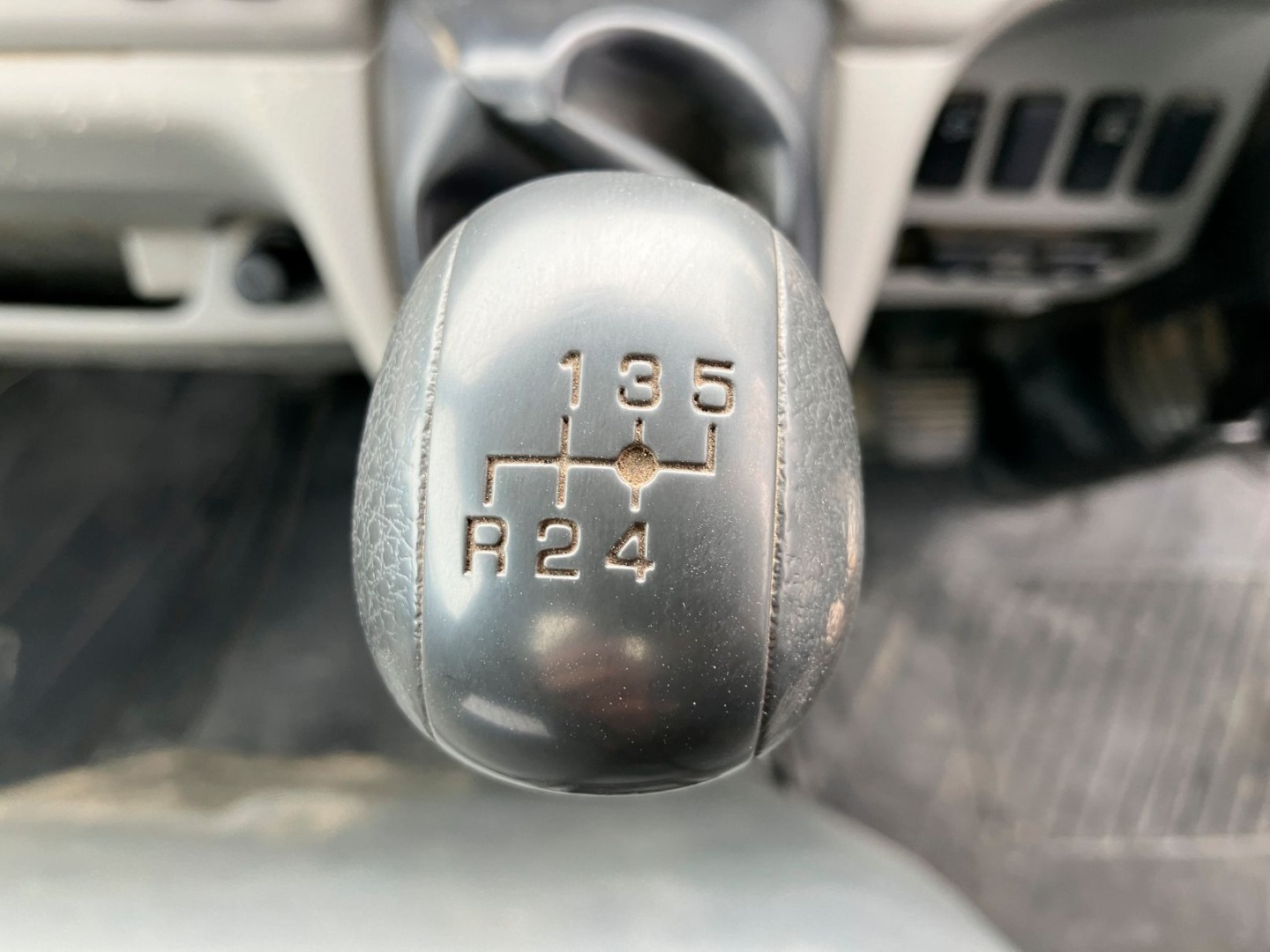 5速マニュアルです。|三菱 キャンター 2RG-FBA60(2WD)の写真33