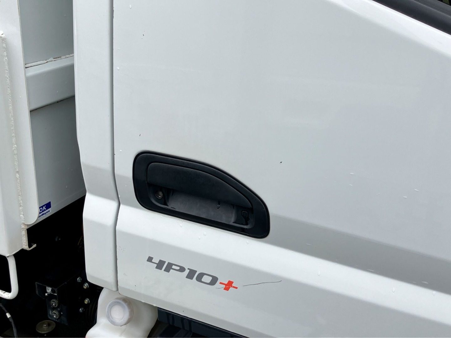 運転席側ドアハンドル周りに小傷があります。|三菱 キャンター 2RG-FBA60(2WD)の写真41